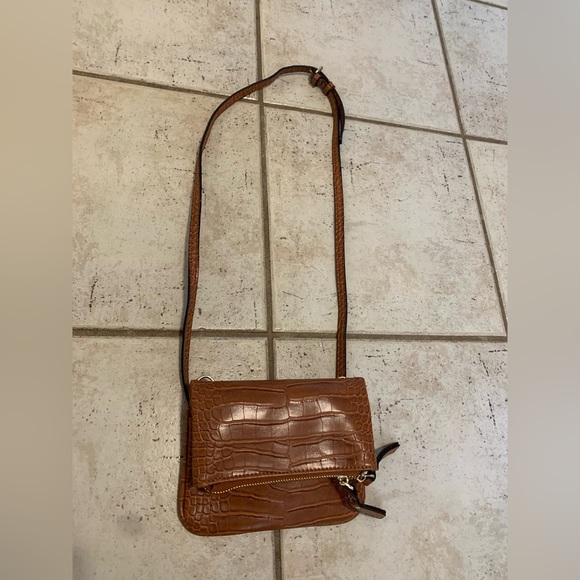 Elegant JustFab Brown Croc-Embossed Crossbody Bag - Picture 3 of 11